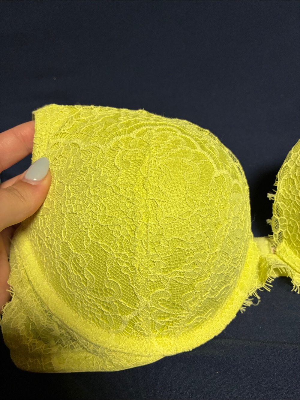 VS Bright Yellow Lace Push-Up Bra - Picture 2 of 6